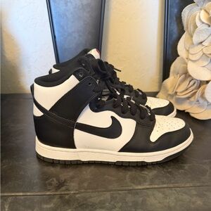 Nike Black and White Women's Sneakers